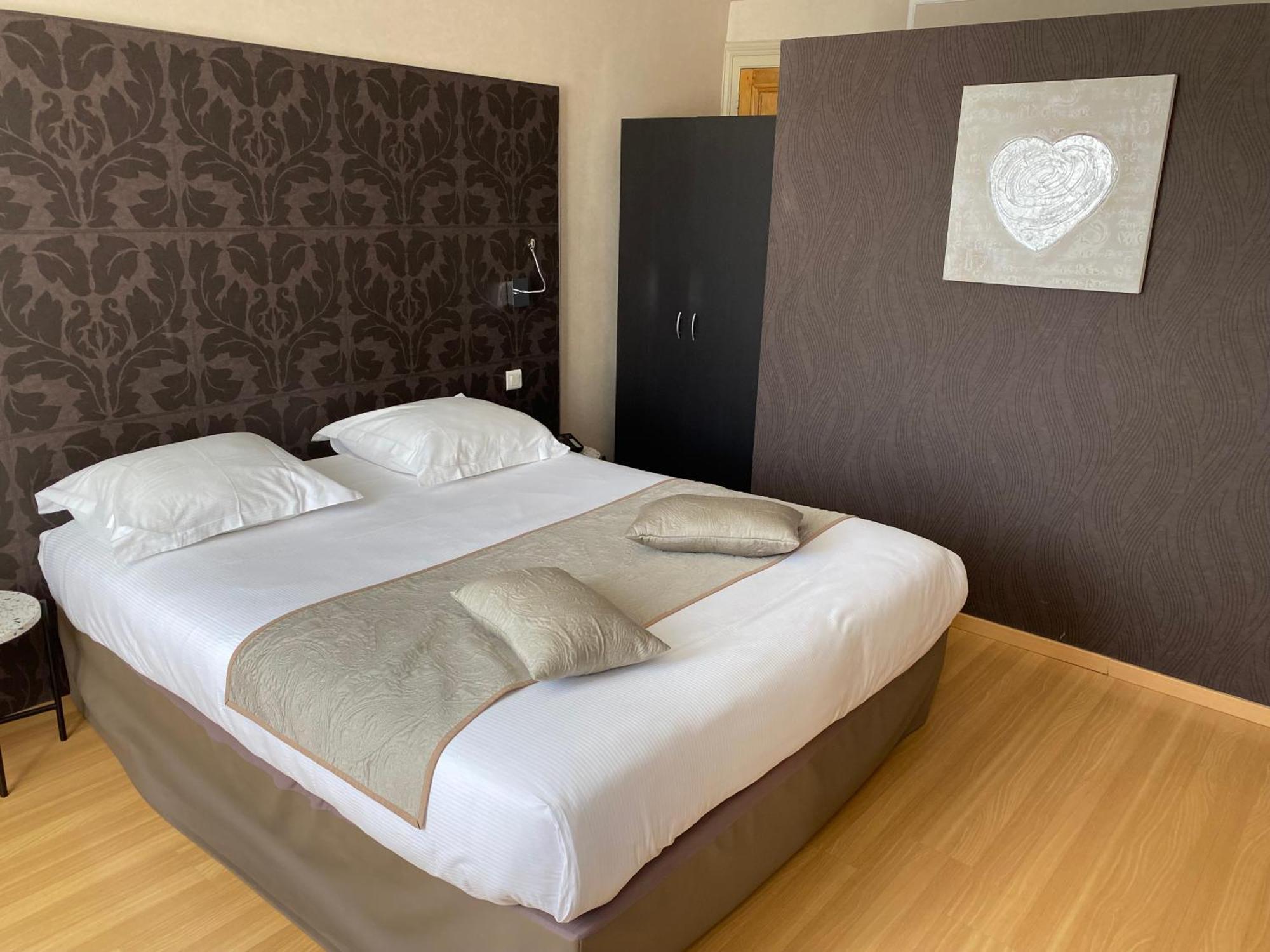Hotel Saint-Pierre Pontarlier Esterno foto