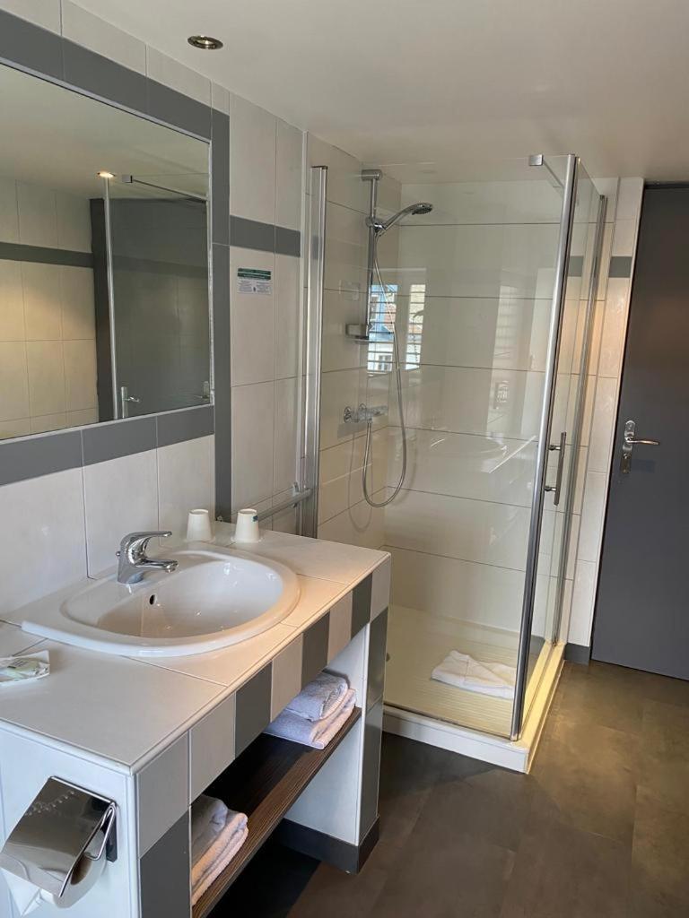 Hotel Saint-Pierre Pontarlier Esterno foto