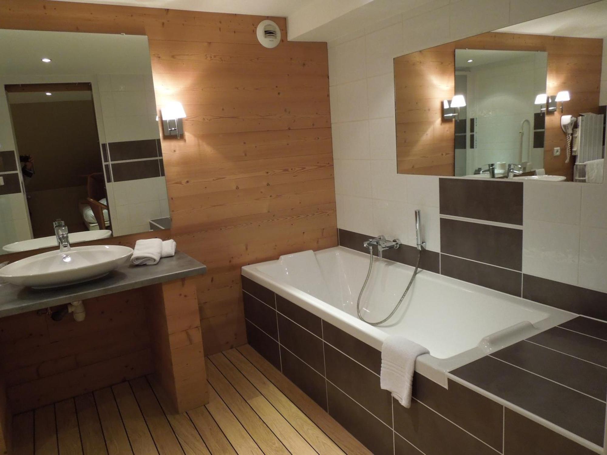 Hotel Saint-Pierre Pontarlier Esterno foto